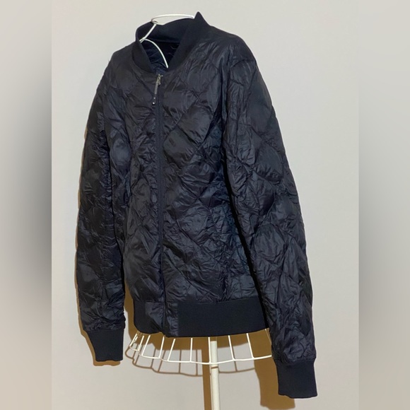 32 degree heat black puffer jackets. Womens size small - Picture 3 of 6